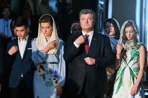 Жена Порошенко шокировала платьем Жена Порошенко шокировала платьем