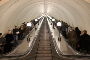 Ребенку чуть не оторвало руку в метро Ребенку чуть не оторвало руку в метро