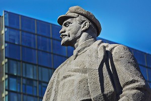 Украинцы разбили 109 советских памятников Украинцы разбили 109 советских памятников