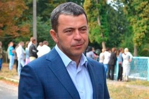 Депутат продавал сало на заседании Рады Депутат продавал сало на заседании Рады