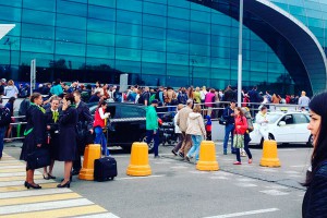 У входа в Домодедово возникла давка У входа в Домодедово возникла давка