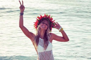 Француженка прокатилась по волнам на каблуках Француженка прокатилась по волнам на каблуках