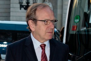 Глава ЦБ отдает беженцам свою зарплату Глава ЦБ отдает беженцам свою зарплату