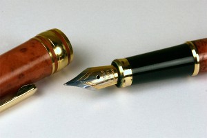 В Москве у мужчины украли ручку с сапфирами В Москве у мужчины украли ручку с сапфирами