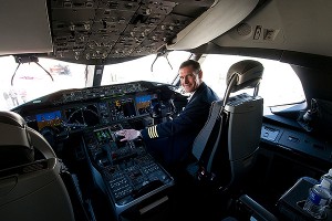 Пилот похвалил занявшихся сексом пассажиров Пилот похвалил занявшихся сексом пассажиров