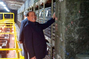 Путин и Берлускони оценили вина Массандры Путин и Берлускони оценили вина Массандры