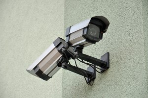 Охранников в магазинах заменят камеры Охранников в магазинах заменят камеры