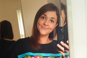 Улыбка женщины у гроба мужа шокировала Сеть Улыбка женщины у гроба мужа шокировала Сеть