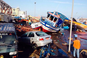 Чили накрывает цунами после землетрясения Чили накрывает цунами после землетрясения