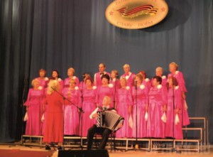 На сцене в Брянске ветераны исполнили песни о войне