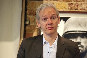 Олланд вонзил нож в спину Ассанжу Олланд вонзил нож в спину Ассанжу