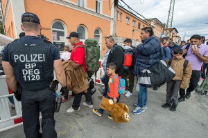 В Германии подожгли приют для беженцев В Германии подожгли приют для беженцев