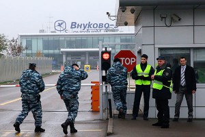 Снегоуборщик из Внуково вышел на свободу Снегоуборщик из Внуково вышел на свободу