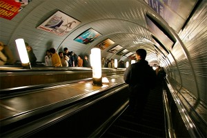 В метро бабушку столкнули с эскалатора В метро бабушку столкнули с эскалатора