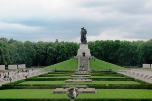 "Би-би-си" извинилась за оскорбление советского памятника "Би-би-си" извинилась за оскорбление советского памятника