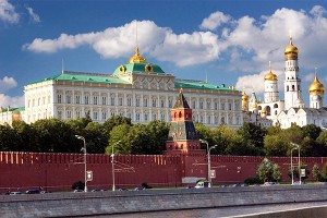 Кремль назвал безумием санкции Киева Кремль назвал безумием санкции Киева