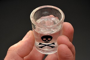 Россияне стали меньше пить из-за кризиса Россияне стали меньше пить из-за кризиса