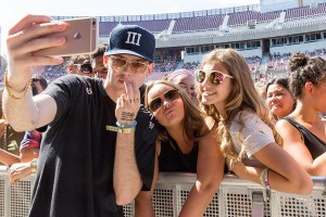 Подростков могут штрафовать за селфи Подростков могут штрафовать за селфи