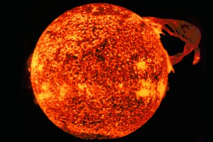 Ученые ждут мощного взрыва на Солнце Ученые ждут мощного взрыва на Солнце