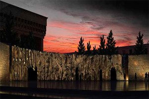 Путин поручил возвести "Стену скорби" Путин поручил возвести "Стену скорби"