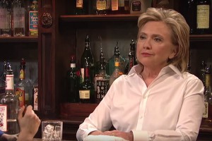 Хиллари Клинтон стала барменом Хиллари Клинтон стала барменом