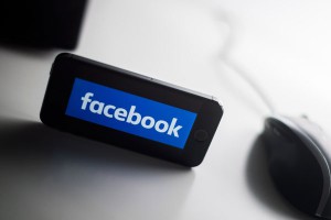 Facebook обвинили в работе на спецслужбы Facebook обвинили в работе на спецслужбы