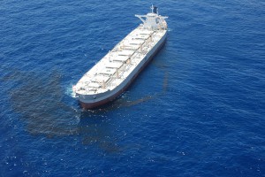 Россияне спасают тонущий норвежский танкер Россияне спасают тонущий норвежский танкер