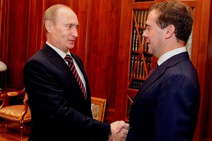 Путин наградил Медведева орденом Путин наградил Медведева орденом