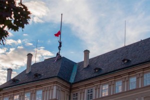 В Чехии спецслужбу разогнали красными трусами В Чехии спецслужбу разогнали красными трусами