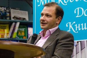 Ведущий Брилев спит на работе Ведущий Брилев спит на работе