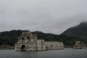 В Мексике всплыла церковь XVI века В Мексике всплыла церковь XVI века