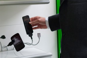 В метро появятся зарядки для смартфонов В метро появятся зарядки для смартфонов