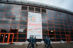 "Урал" протаранил павильон ВДНХ "Урал" протаранил павильон ВДНХ