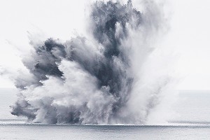 Огромный метеорит упал в Байкал (видео) Огромный метеорит упал в Байкал (видео)