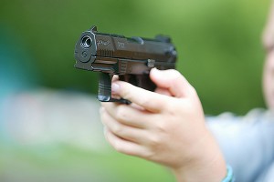 В США мальчик застрелился из пистолета В США мальчик застрелился из пистолета