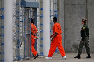 В США освободят тысячи заключенных В США освободят тысячи заключенных