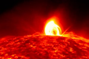 На Солнце произошло 14 мощных вспышек На Солнце произошло 14 мощных вспышек