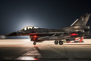 НАТО бряцает оружием перед Россией НАТО бряцает оружием перед Россией