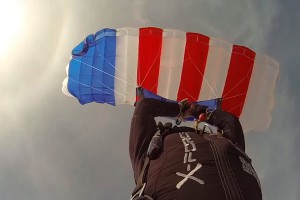 Американка подожгла парашют во время полета Американка подожгла парашют во время полета