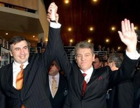 Россия прекратила выдавать визы гражданам Грузии Михаил Саакашвили и Виктор Ющенко