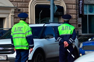 В Москве Nissan врезался на встречке в 7 машин В Москве Nissan врезался на встречке в 7 машин