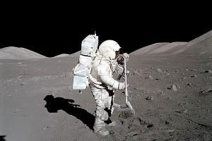 Россиянок "вернули" с Луны на Землю Россиянок "вернули" с Луны на Землю