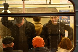 Пассажирам метро предложили интим-услуги Пассажирам метро предложили интим-услуги