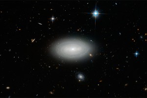 Hubble нашел самую одинокую галактику Hubble нашел самую одинокую галактику