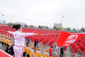 18 тысяч пенсионеров устроили флешмоб 18 тысяч пенсионеров устроили флешмоб