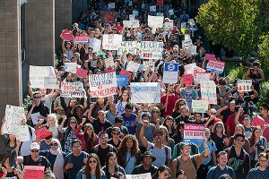 В США студенты бастуют против кредитов В США студенты бастуют против кредитов