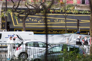 Первые секунды бойни в Le Bataclan (видео) Первые секунды бойни в Le Bataclan (видео)