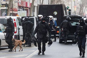 Щит офицера полиции поверг французов в ужас Щит офицера полиции поверг французов в ужас