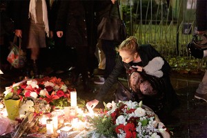 Парижанка закрыла сына от пуль террористов Парижанка закрыла сына от пуль террористов