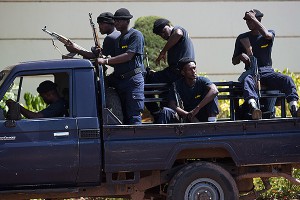 Захватившие отель в Мали говорят по-английски Захватившие отель в Мали говорят по-английски